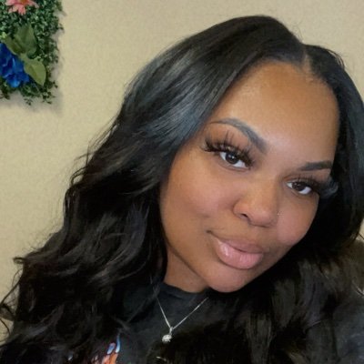 Mother of ✌🏽 PaintedbyParis 💄💋✨🎨🦋 MUA 💕click the link below for booking! IG: shaparis_ TikTok: paintedbyparis