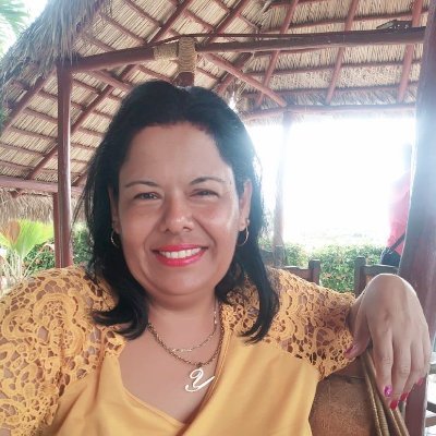 Soy una periodista cubana que se siente orgullosa de su tierra, historia, familia y amigos.