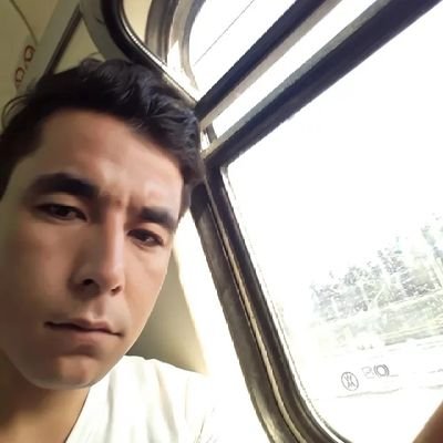 انسانیت ملاک پیچیده ای ندارد !
همینکه در میان مردم زندگی کنیم ،
ولی هیچگاه به کسی ؛
زخم زبان نزنیم …
دروغ نگوییم …
کلک نزنیم …
دلی را نشکنیم …
سوء استفاده نکنی