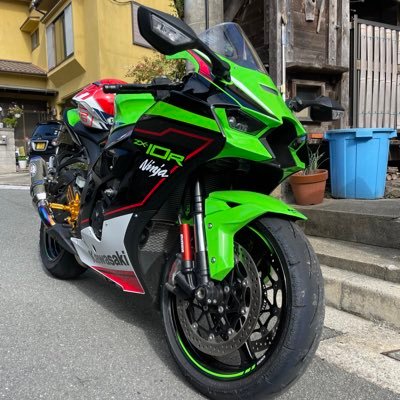 ZX10R(2022)に乗ってます。へっぽこライダーですがツーリングにサーキットにとバイクライフを楽しんでます🏍👍どうか気軽に絡んでくださいね😊