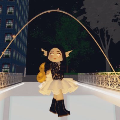 Royale High Fan - I am a MINOR- 💕01/17/22💕-been on Roblox since 2016