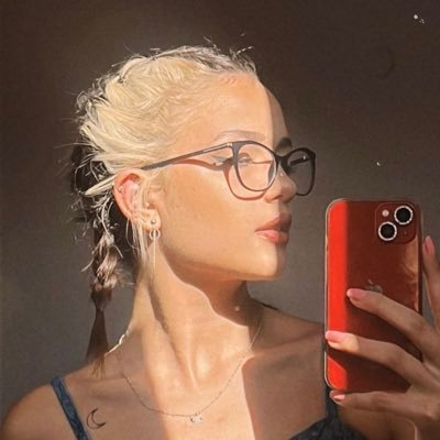 glossxferide's profile picture. 