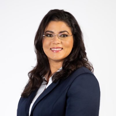 Straight Shooting, Honest John, No BS, Hard working Woman that loves sailing, shooting, the beach and quality time with the Fam & Sells Real Estate!