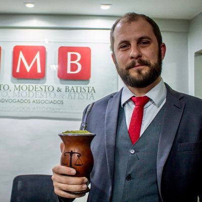 Advogado. Especialista em Direitos Sociais do Campo (UFG). Mestrando em Direito (UnB). Prerrogativas OAB/DF. Aprendiz de Violeiro.