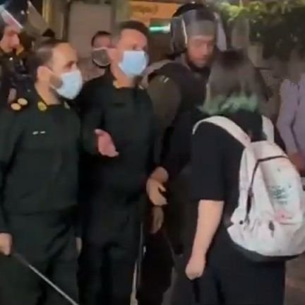 گاهی به سرم میزنه اینجا چیزایی بگم که به کسی نمیگم