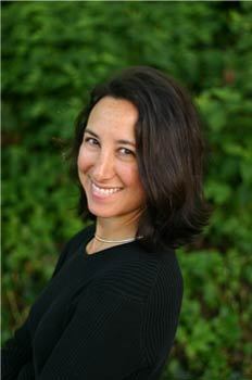 amystolls's profile picture. 