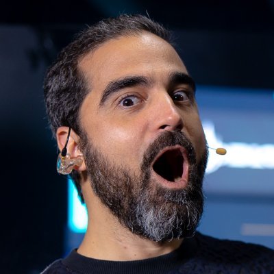 Narrador de League of legends no CBLOL. Streamer de RPG de mesa e jogos eletrônicos nas horas vagas.

Fundador do Clan do Machado!