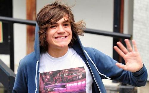 To all you @FrankieCocozza fans follow this page to show your support!
Voting for Frankie All the way to the end! Amazing voice! Beautiful inside&out!