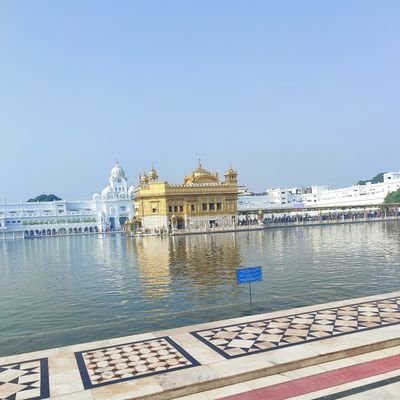 Punjabi.
Sab kuch apna, sirf Ram Paraya.
Jab apne hi, paraya samjhe to samjh jaana, teer sahin laga hain