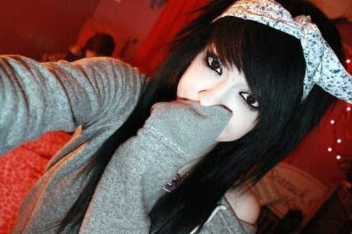 UMA SIMPLES MININA QUE TWITTA AQUILO QUE VEM NA MENTE! 
XP
