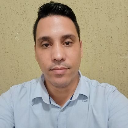 Estudante, tecladista da Graça e Paz, pai, filho, esposo, amigo e servo de Deus!!!