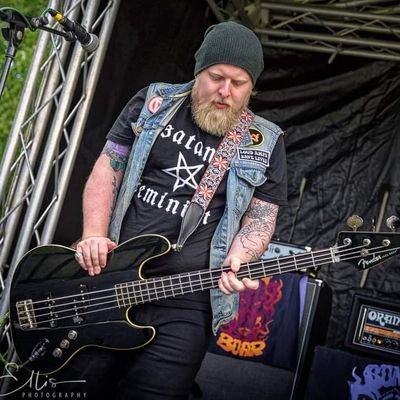 Bassist in @son_of_boar. Film lover, Wrestling nerd, Hockey fan (CGY🔥) & Whisky lover. Beer drinker. reviewer at @Evermetal2017 https://t.co/mKWjJTDhTL