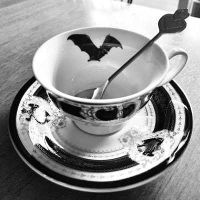 spilledbattea's profile picture. vampiric bisexual femme siren ❦ curious enthusiast of art, romanticism, & indulgence ❦ spilling tea & secrets into the void ❦ she/they (21+)