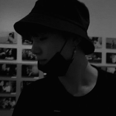 yoongi_eat_moi's profile picture. trying not to die