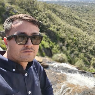 من باشم و وَی باشد و مَی باشد و نَی///
کَی باشد و کَی باشد وکَی باشد وکَی