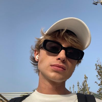 under_mood's profile picture. Симпотненткий