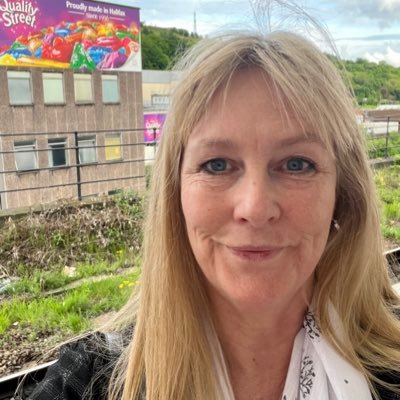 🦒🧡 Giraffe collector, dog lover and a genuine people person. Huge advocate of all things Calderdale!