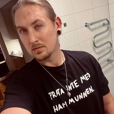 ClarenKiefer's profile picture. Former guitarist for "Sevencrown" & "Dreadful Head". Current guitarist for Christoffer Zaar. Whisky, vinyl, art, gaming, music & friends. That's my jam!