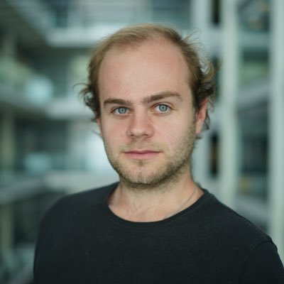 Journalist at @itvnews | Loves a chat and a good 📚- #Sussex native