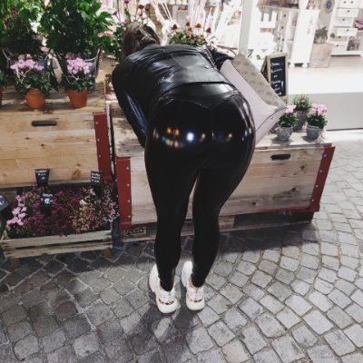 🖤 Latex, Leather, PVC
💦 xxx Content
🍷 Wine lover
You like what you see? There is more for my subscribers 💦