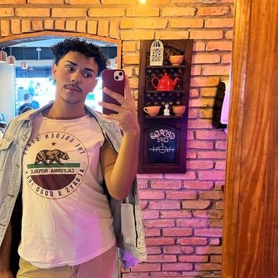 nydeon_'s profile picture. 😒
