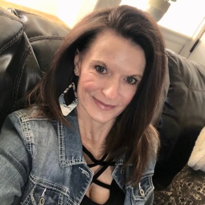 SweetnWild_B's profile picture. Beach lover 🌅 Mountain lover 🌄 Rescue Dog lover 🐶