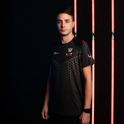 FIFA Player for LXT ESPORT ITALIAN CHAMPION x3 🏆🇮🇹 | FIFA20 N.1 FGS PS4 RANKING 🌍 | FIFA18 PLAY OFF 🇳🇱 | 🗣️ https://t.co/FwMthlSKND Business DM