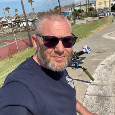bw1978333's profile picture. I Downloaded Twitter, in support of Elon musk.