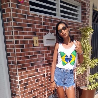 Sarinha_M82's profile picture. Não quero final feliz. Quero ser feliz o tempo todo!