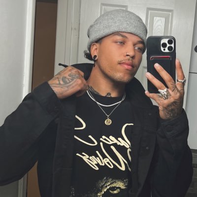 KadeXXX6's profile picture. you know what to do 😈👇🏽