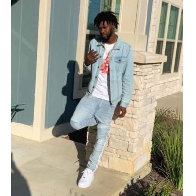 NFT collector 🤞🏾 family man ,👩🏾🤝👨🏽 married and most def stay out the way .