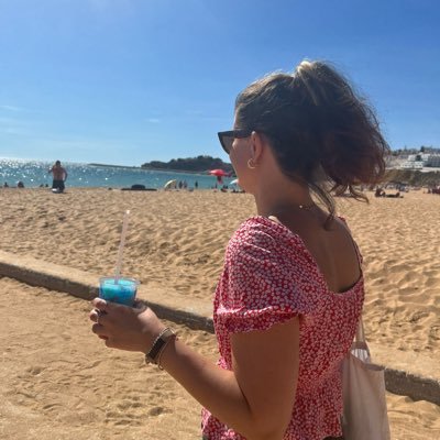 phoebefrewin's profile picture. yes, and?