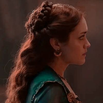 How sweetly the fox speaks when itās been cornered by the hounds. #HoTD #DD RP