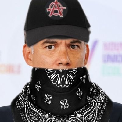 radpquenaud's profile picture. lol c mon pv. je sais pas.