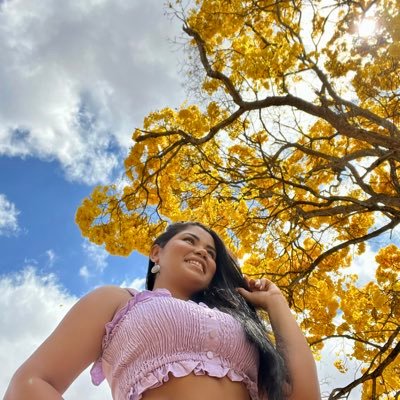Discuto ideias afim d traçar ideais. Feminista, mãe, esposa. Escolhi cuidar,sou enfermeira. Ouço #GilCaetanoChico, prático musculação, alquimia. Justiça social.