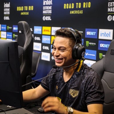 Pro CSGO - free agent
stream: https://t.co/ipsjy2XdoI / insta: caikecs / contato: caike-c@live.com favela pro mundo 🌍🇮🇩🇨🇳🇸🇪🇩🇰🇩🇪🇺🇲🇨🇦🇪