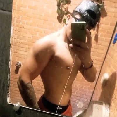 Apenas um alguém buscando o meu lugar ao Sol ☀️
+18 🚫
SOU SOMENTE ATIVO 🍆💰