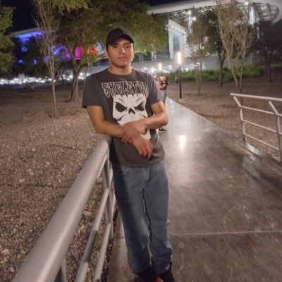 Alguien que vive la vida alocadamente 😎 turbo fan de las buenas historias 😄 amo los videojuegos 🤟👾🎮