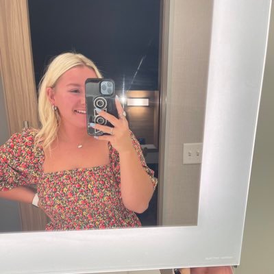 zoenicholereed's profile picture. take the risk