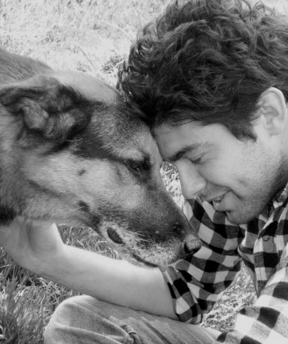 Abogado conciliador con estudios en derecho comercial, de seguros y de transporte, amante de los animales y la buena vida