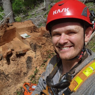 Dendroecologist studying for my MS degree at Oregon State University! Follow for more photos of tree rings and fire scars of the lovely PNW. 🌲🪵🔥