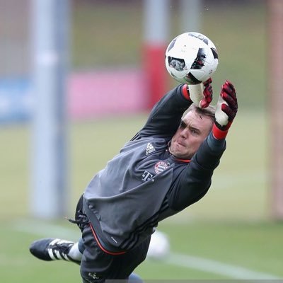 @FCBayern ❤️🔴⚪️ @Manuel_Neuer 👑🐐