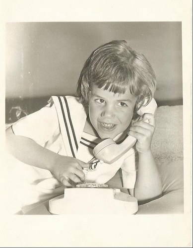 lynne_pieoflove's profile picture. Mom to 2 humans & 1 Goldendoodle; both happy & terrified to be walking the Earth at this time in history; love the mosaic of glass, rock, & wood ❤️🐾🔥🙌🏼