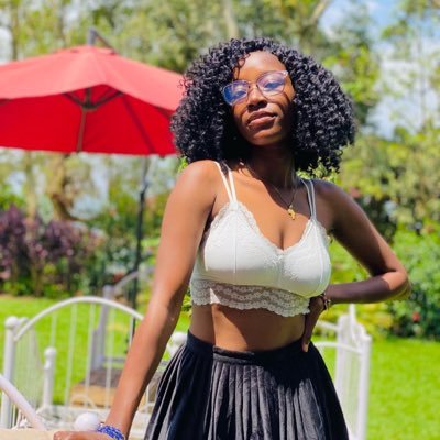 Happiness comes in waves🌟
With a blue sky, denim shorts and a salty tan✨
I will say it once again👅
She bad with ambition✨