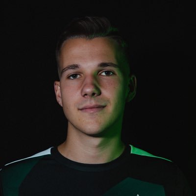 22 Jahre | Professional Fifa Player for @borussia_Esport ⚫️⚪️🟢