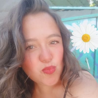 Divertida Audaz y buena amiga, me encanta vivir la vida, pasarmela super bien a lado de las personas que me interesan, me encanta la música, la vida es hermosa