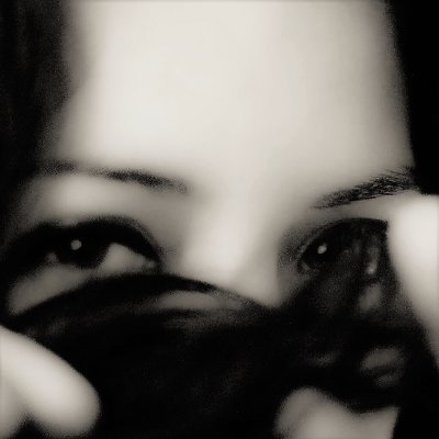 Artista autodidacta en todo cuanto me es posible. Actriz de teatro y escritora sobre todas las cosas.
También economista.