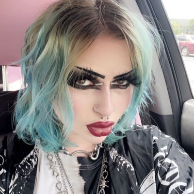 formerly @/darkmistress11 @/goddessjez666 ! Here to make you weak, cum, and live out your dark fantasies. Lover of the macabre, concerts, and roller skating!🛼