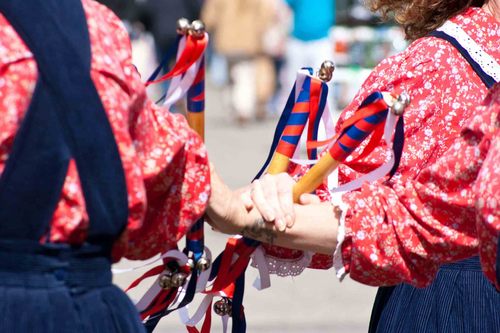 North West Morris side that practices a few miles out of Peterborough City centre. Dancing since 1982.