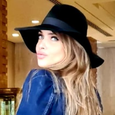 Baiana espanhola na terra da garoa. Mamãe apaixonada. Leal. Filha da saudade. Advogada e parte integrante do Governo de SP.